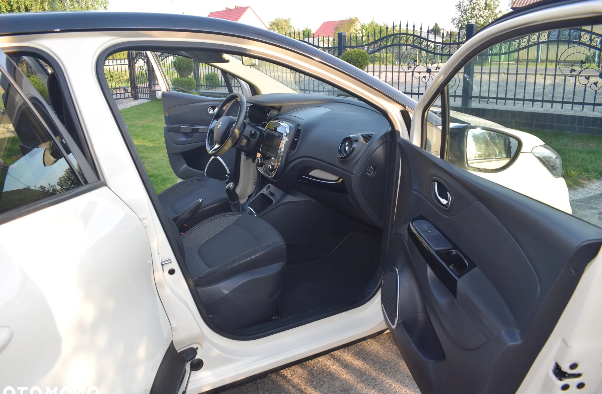 Renault Captur cena 32900 przebieg: 122000, rok produkcji 2014 z Frampol małe 121